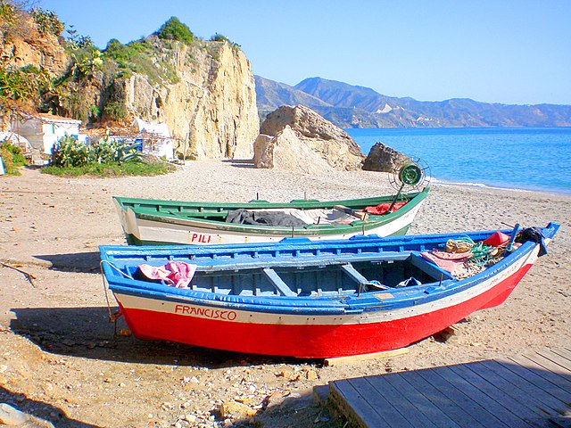 Fishing boats in the small cove "caleta' below the "Balcon de Europa". Credit. Wikimedia Commons