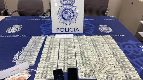 Two people arrested in Spain's Costa Blanca for swapping 100,000 fake US dollars at money exchanges