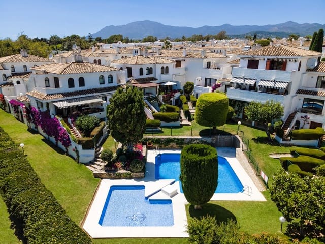 3 bedroom Townhouse for sale in Costalita with pool - € 495