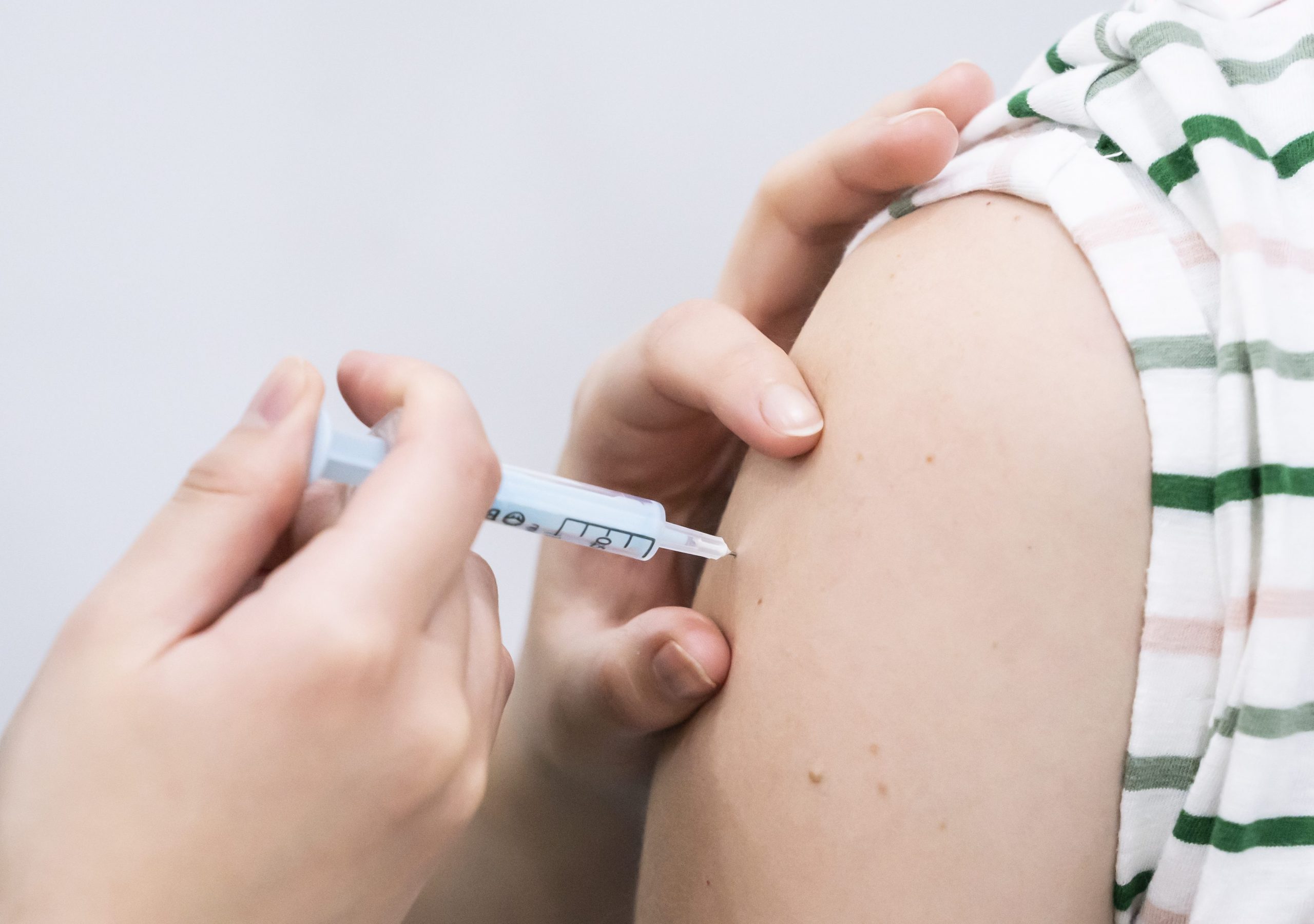 Covid and flu vaccination campaigns to start this autumn in Spain with children up to five years able to get flu jab for first time