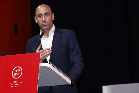 Luis Rubiales ‘forced kiss’ row latest: Spain’s governing body of football calls emergency meeting