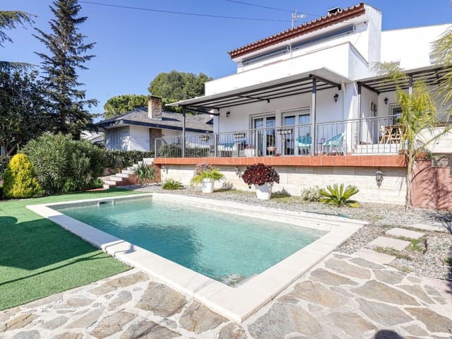 5 bedroom Villa for sale in Fontpineda with pool - € 570