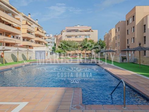 2 bedroom Flat for sale in Lloret de Mar with pool garage - € 263