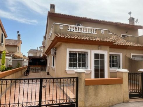 3 bedroom Semi-detached Villa for sale in Torre de la Horadada - € 159