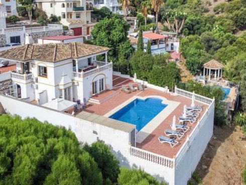 3 bedroom Villa for sale in Cerro del Aguila with pool garage - € 550