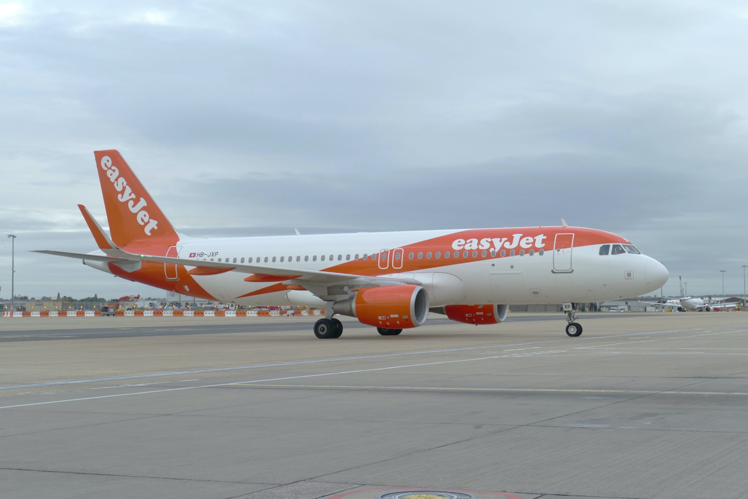 easyJet plane delayed