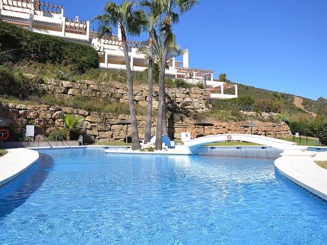 2 bedroom Apartment for sale in Nueva Andalucia with pool garage - € 449