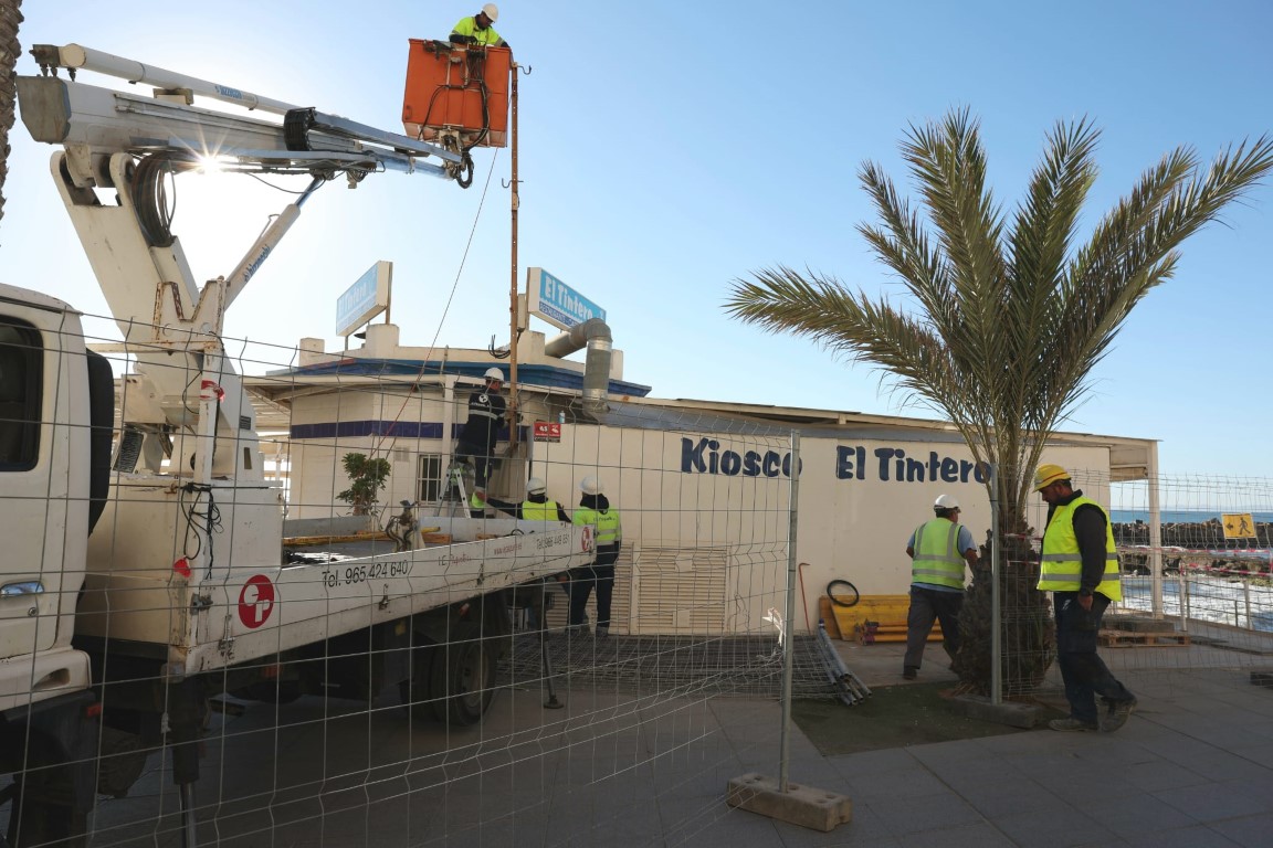 Popular iconic beach restaurant is getting torn down on orders of Costas authority after 80 years of trading on Spain's Costa Blanca