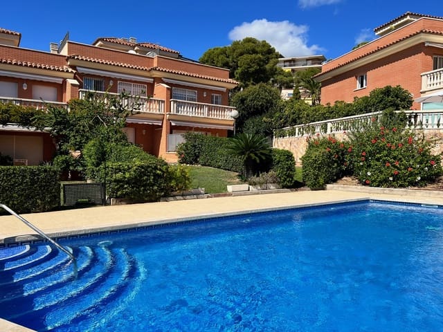 4 bedroom Terraced Villa for sale in Salou with pool - € 359