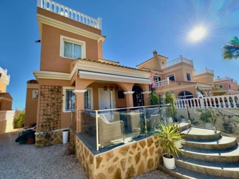 2 bedroom Villa for sale in Algorfa with pool - € 175
