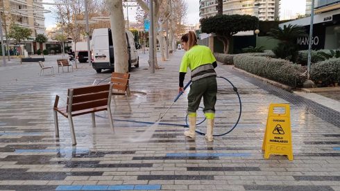 Benidorm launches cleaning blitz to remove chewing gum from city pavements