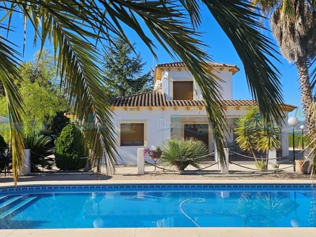 5 bedroom Villa for sale in Ontinyent with pool - € 375