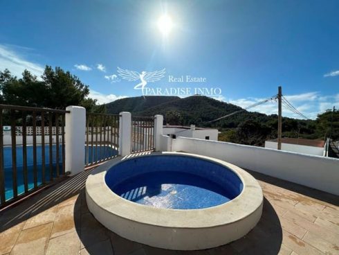 2 bedroom Townhouse for sale in Cala Llonga with pool garage - € 430