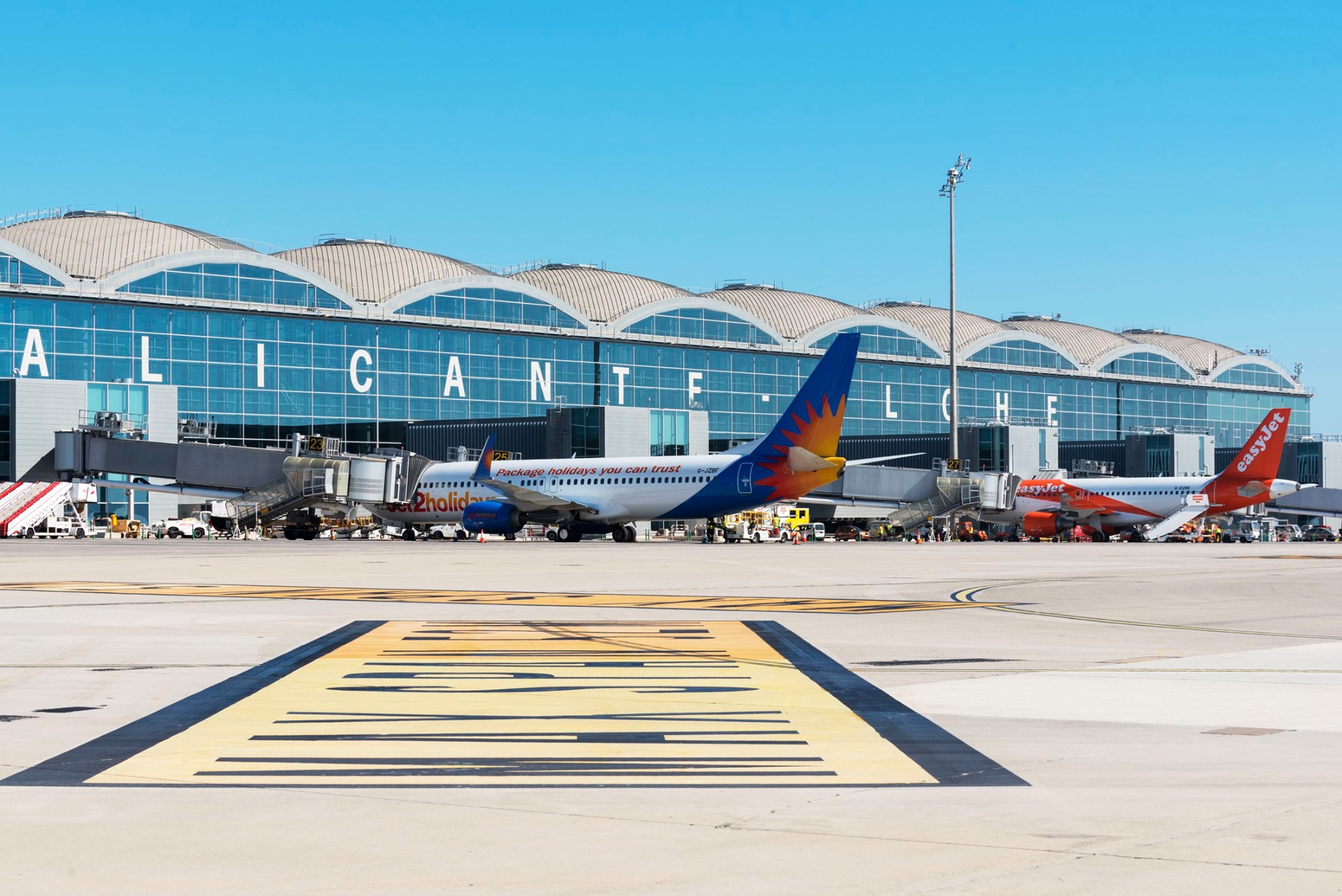 Winter sun-seeking UK tourists boost Costa Blanca airport to make a landmark breakthrough in January