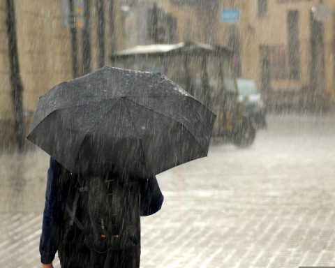 Autumn arrives early in Spain: Temperatures to plummet by up to 10C today amid storms, rain and hail