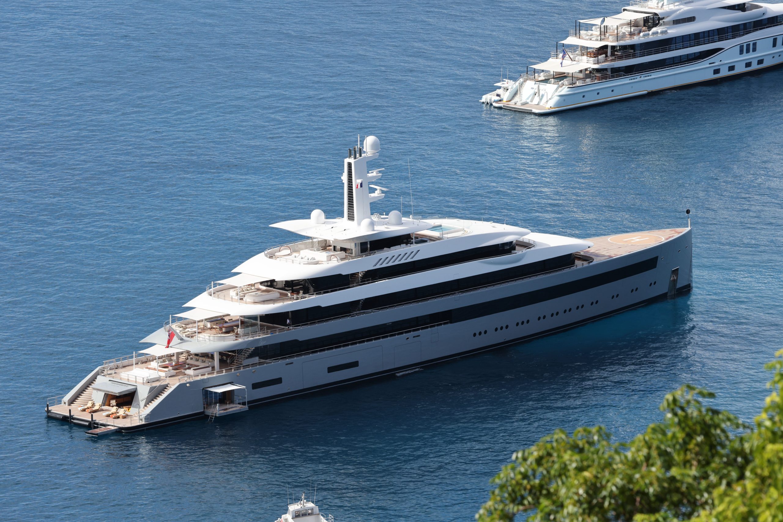 220m yacht