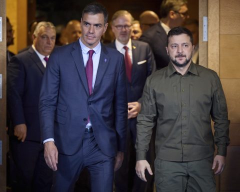 Spain's PM Pedro Sanchez to meet Zelensky in Kyiv next week in show of support after Trump 'dictator' comments