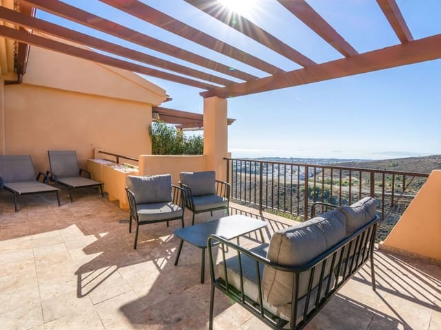 2 bedroom Flat for sale in Benahavis with pool garage - € 455