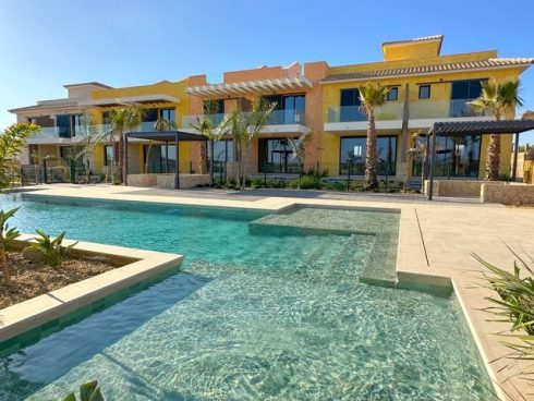 2 bedroom Townhouse for sale in Cuevas del Almanzora with pool garage - € 275