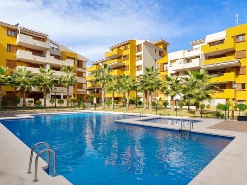 3 bedroom Apartment for sale in Punta Prima with pool - € 365