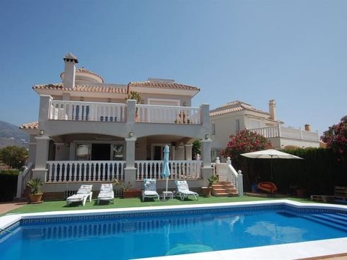 4 bedroom Villa for sale in Mijas Costa with pool - € 749