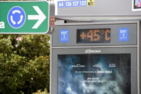 July 18, 2024, Madrid, Madrid, SPAIN: Extreme heat wave reaches Madrid. The thermometers on the bus shelters skyrocket (Credit Image: © Richard Zubelzu/ZUMA Press Wire)