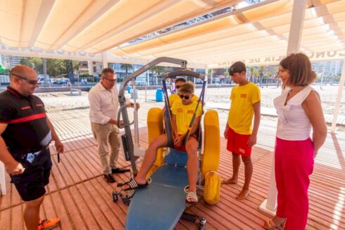 Benidorm introduces a new hoist to help people with mobility issues enjoy a seaside swim