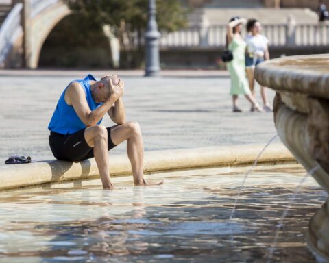 How to keep cool during a heatwave in Spain with top 10 tips from health experts