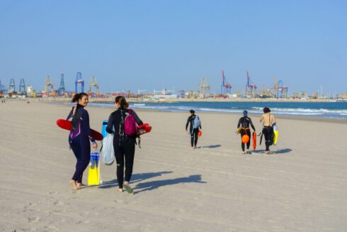 Oil slick stretching for two kilometres pollutes three popular tourist beaches on Spain's Valencia coast