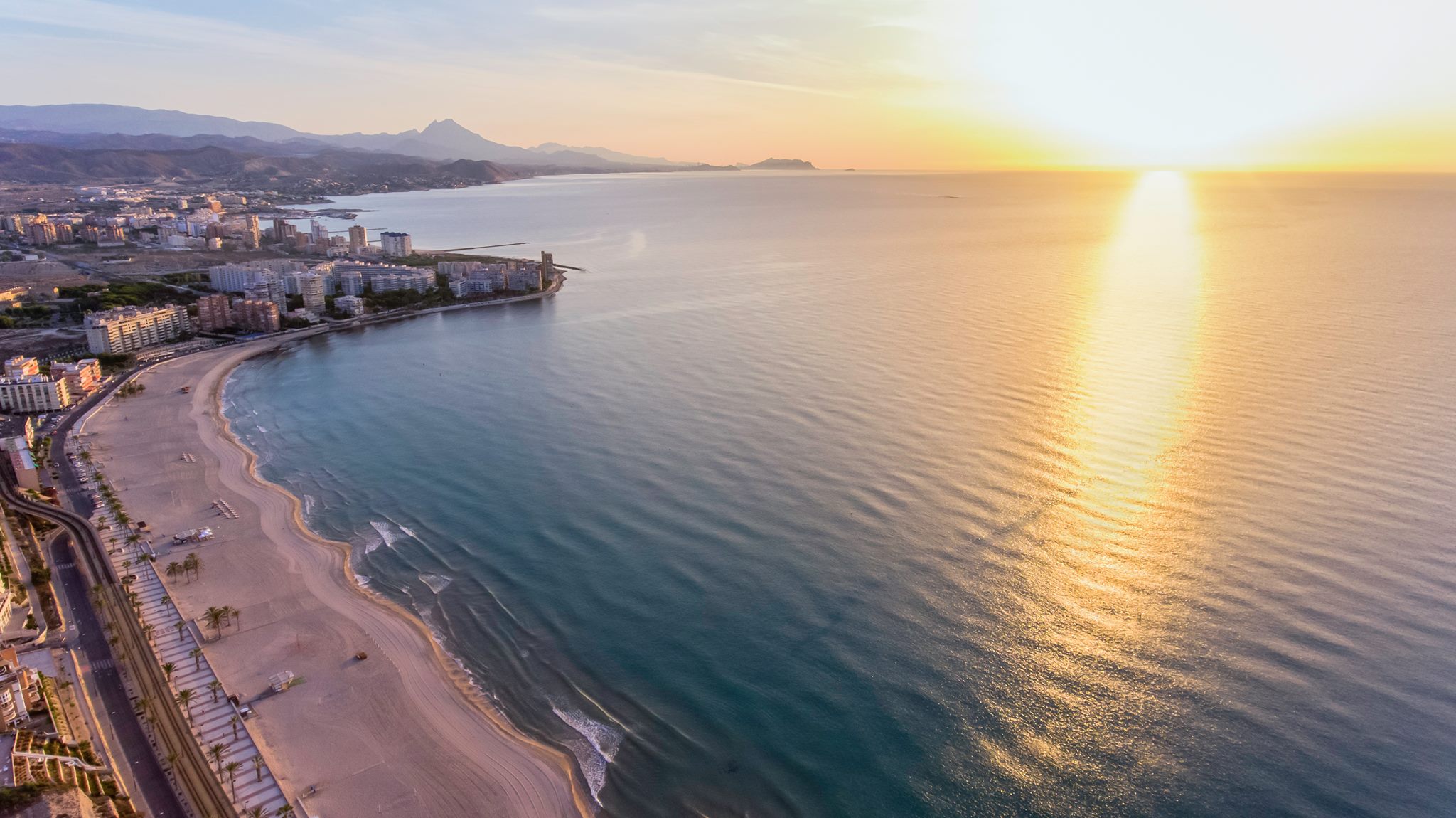 Un turista de 52 años se ahoga en una popular playa de la Costa Blanca española, pocos días después de la trágica muerte de una pareja de octogenarios en Alicante