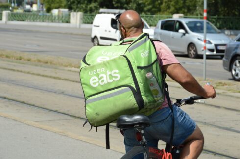Tourists can now use UberEats on major beaches in Benidorm and Alicante