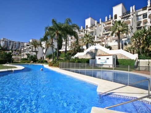 3 bedroom Apartment for sale in Calahonda with pool garage - € 425