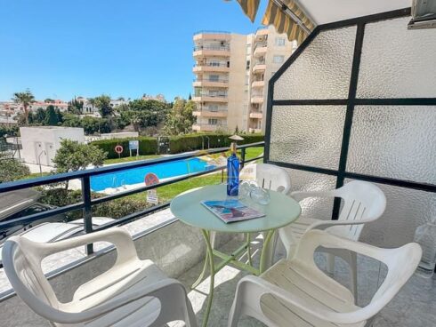 2 bedroom Apartment for sale in Nerja with pool garage - € 290