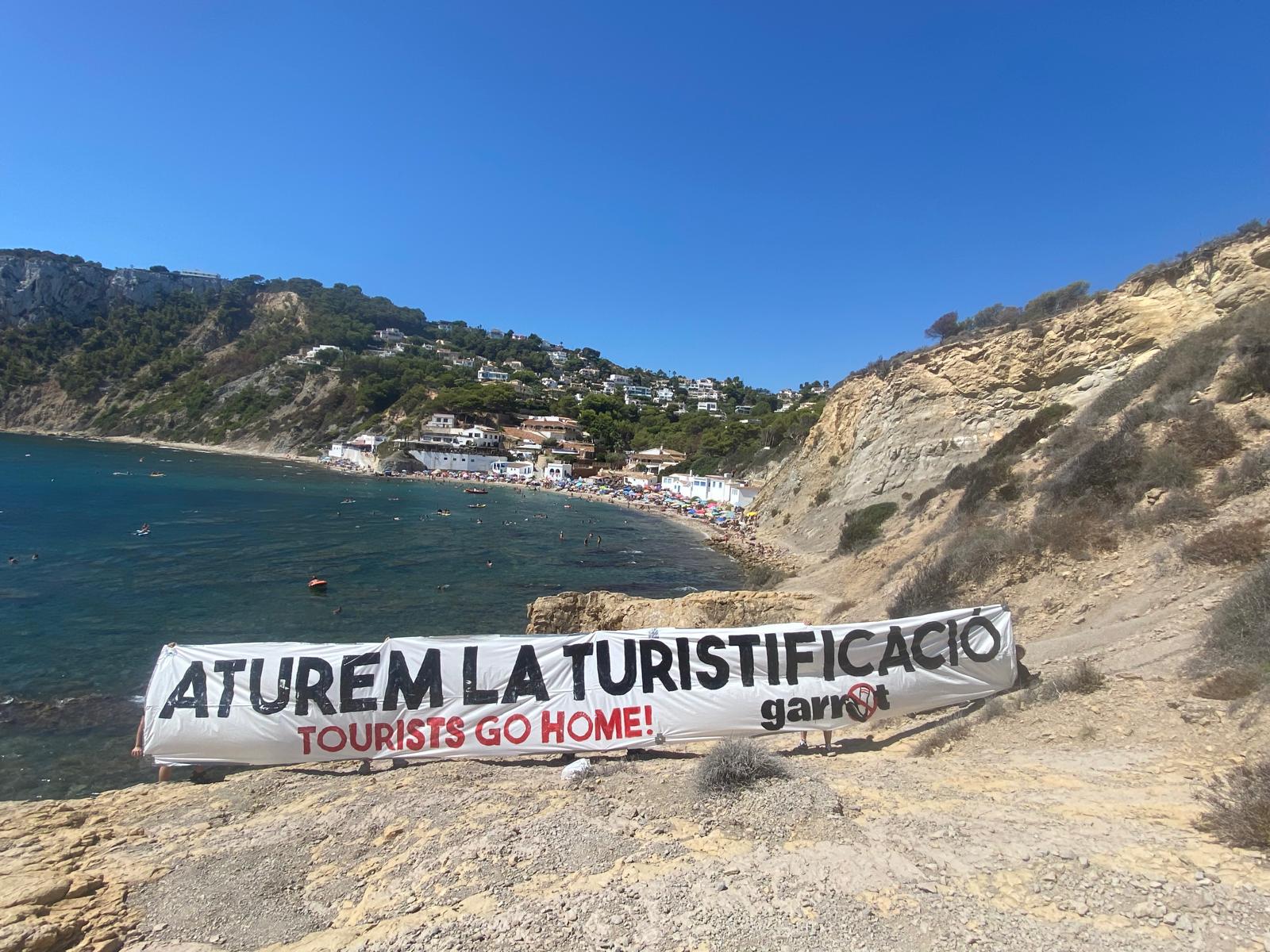 Anti-tourism’ movement arrives to Spain’s Costa Blanca: ‘Tourists go home’ banner is seen for the first time in resort popular with Brits