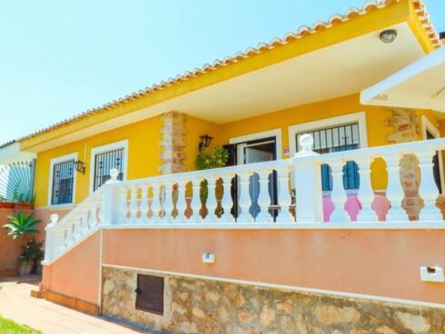 5 bedroom Terraced Villa for sale in Los Balcones with pool garage - € 414