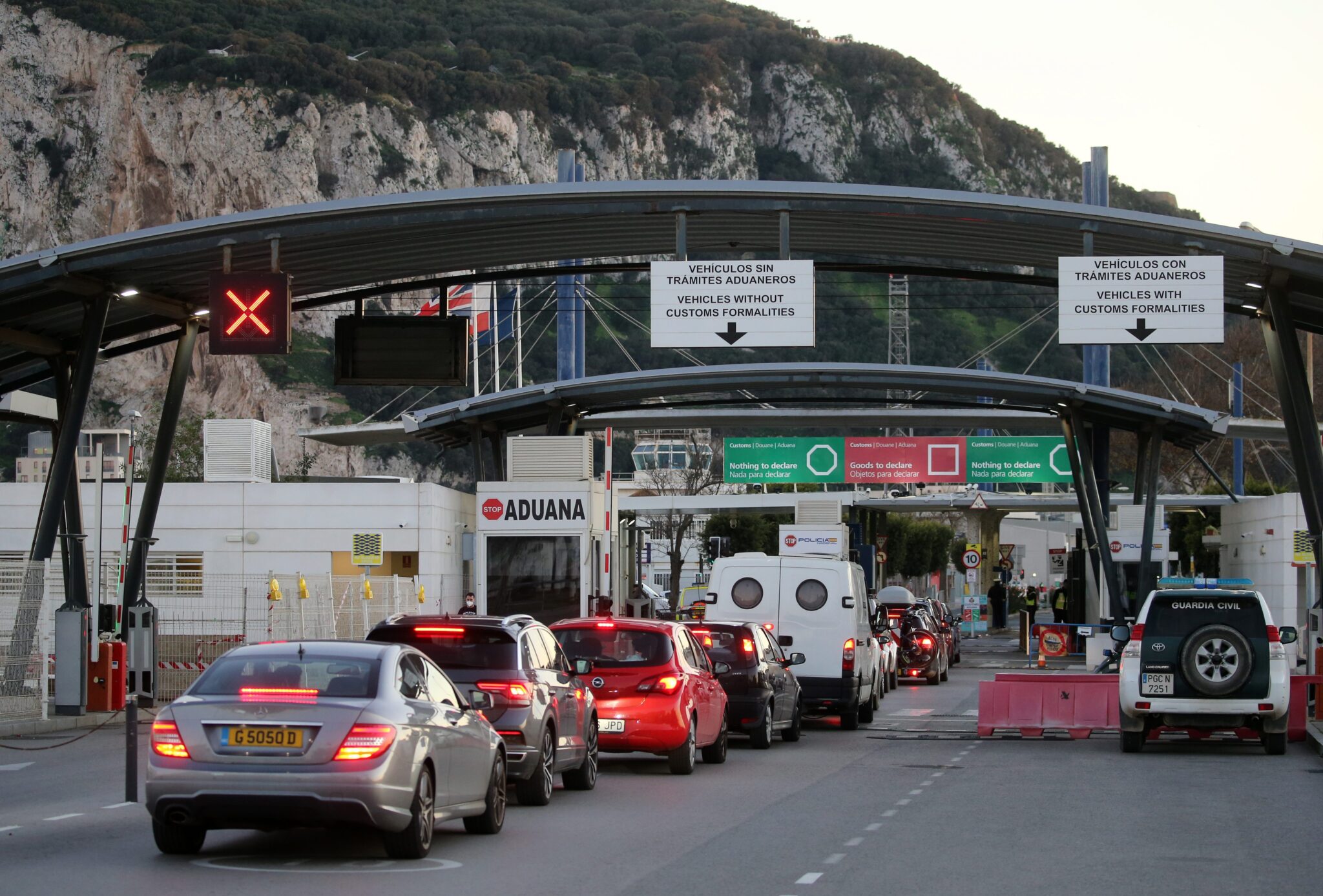 Spain’s ‘rogue border officer’ starts stamping Gibraltar passports ...