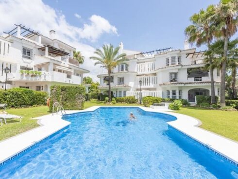 2 bedroom Penthouse for sale in Nueva Andalucia with pool garage - € 439