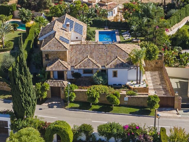 5 bedroom Villa for sale in Mijas Golf with pool garage - € 1