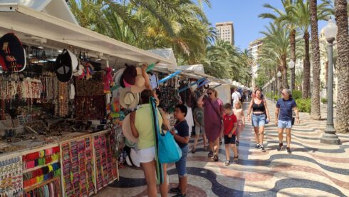 Time running out to stop closure of popular tourist 'hippie' craft market on iconic Alicante walkway