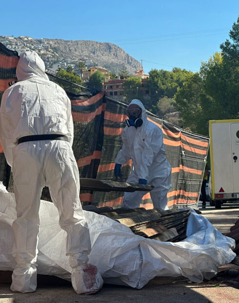 Outrage after 450kg of hazardous waste containing deadly asbestos is dumped next to British expat homes on Spain's Costa Blanca