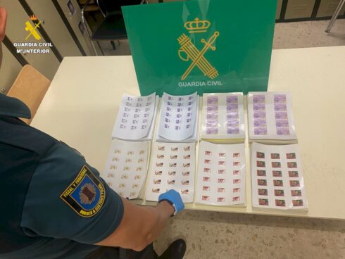 Smuggler is caught with €100,000 worth of fake British, French and other nations' stamps in Spain