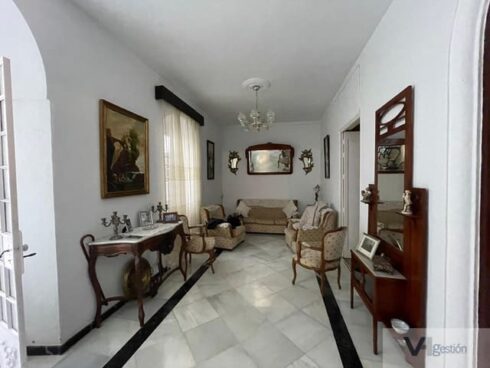 10 bedroom Villa for sale in Villamartin - € 188