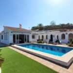 3 bedroom Villa for sale in Competa with pool - € 395