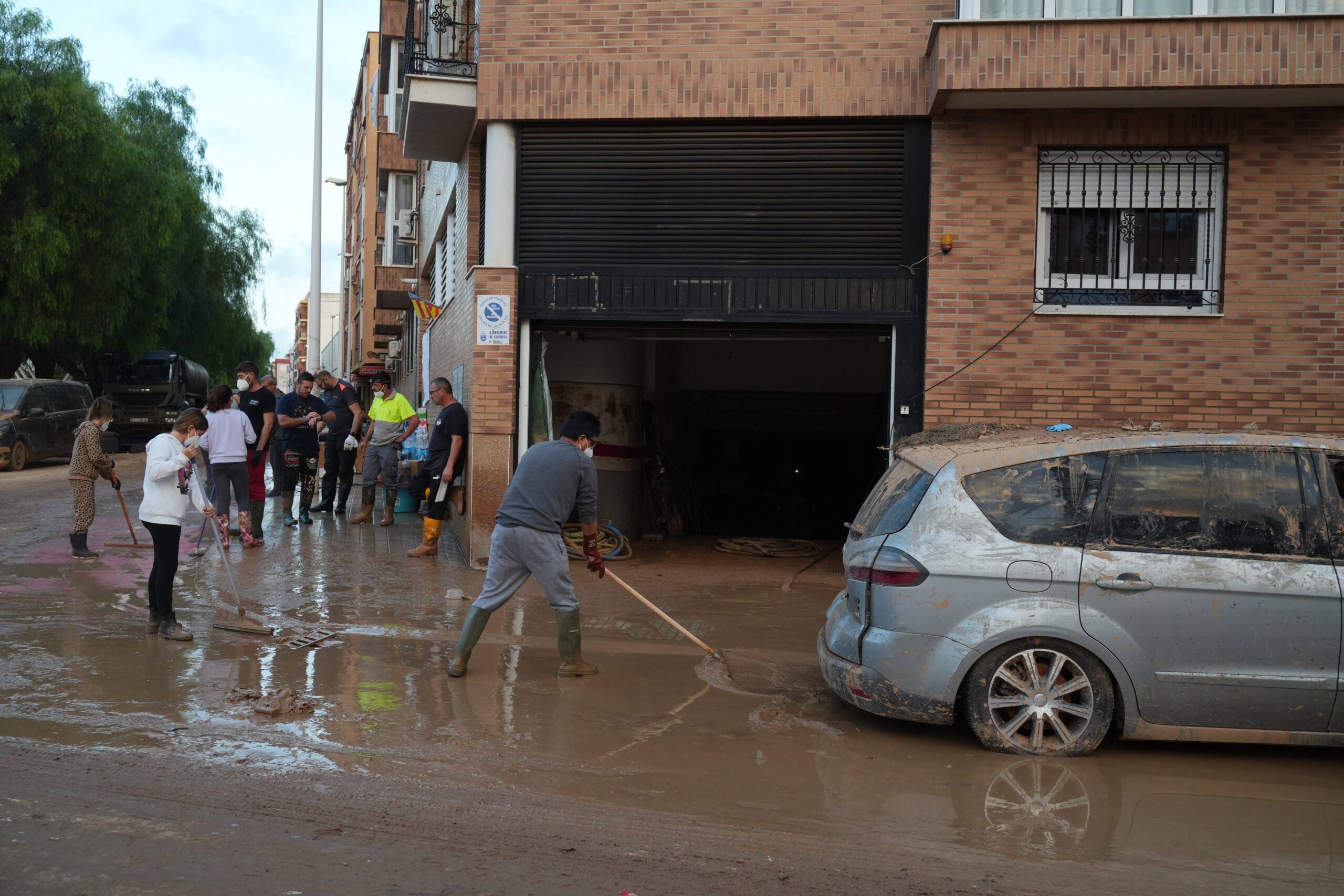 Car journey ban imposed in parts of Valencia as precaution due to heavy rain and fears of new floods