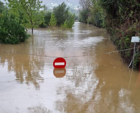 DANA reaches Alicante as flooding sparks road closures and worrying river surges