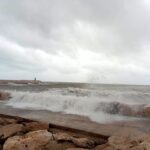 DANA reaches Alicante as flooding sparks road closures and worrying river surges