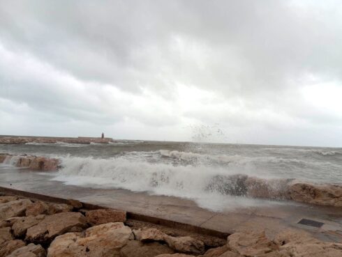 DANA reaches Alicante as flooding sparks road closures and worrying river surges