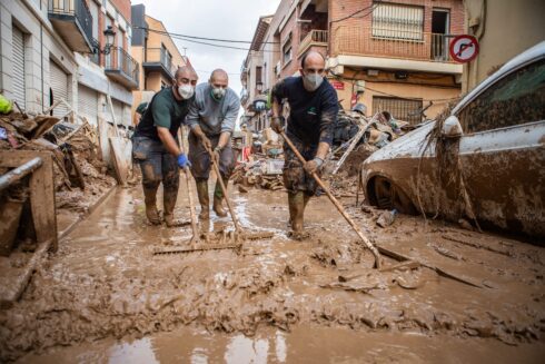 Spain offers temporary residency to estimated 25,000 migrants affected by Valencia floods