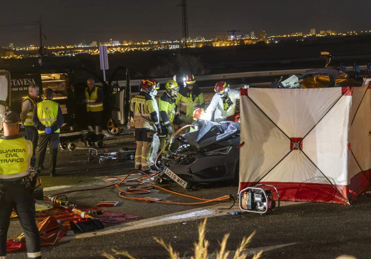 Two British tourists are killed in Spain after a suspected ‘narco-boat’ falls off a trailer: Manhunt is launched for driver