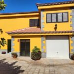 4 bedroom Townhouse for sale in Candelaria with garage - € 550